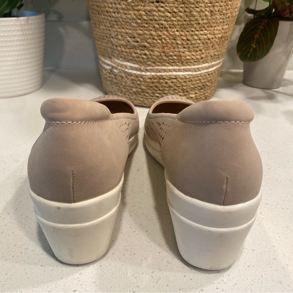 *SOLD* Not for sale Naturalizer Sand Drift Sam2 Perforated Wedge Women’s Size 9 - Picture 4 of 7